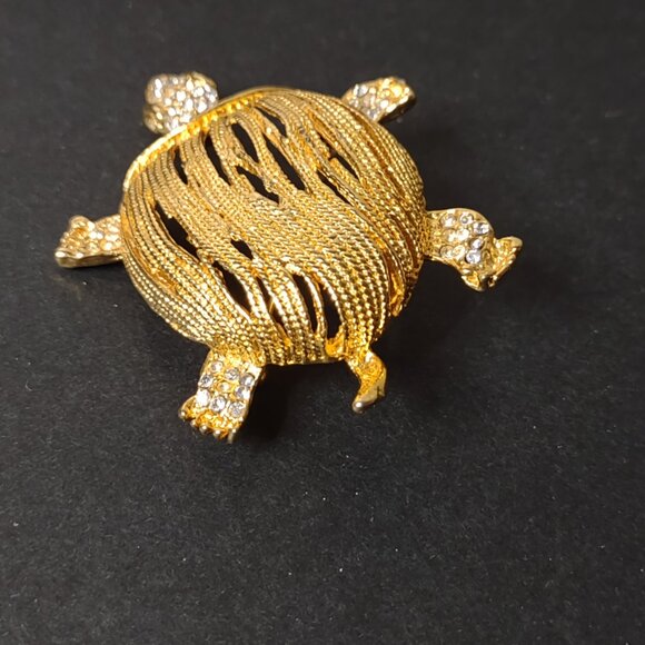 Very Awesome Gold Tone Turtle Brooch With Clear Stones - Picture 3 of 11